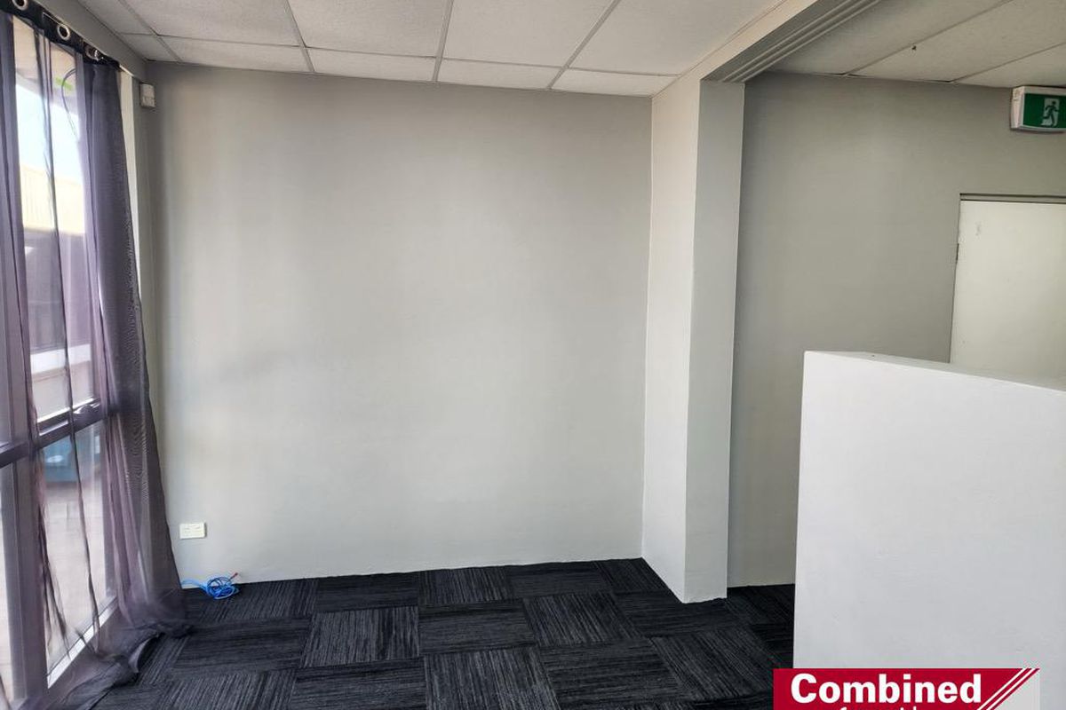 1 / 4 Shaw Road, Ingleburn