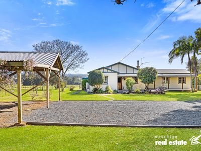490 Beechwood Road, Beechwood