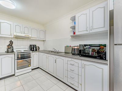 8 / 6 Lang Road, Casula