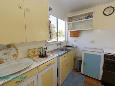 75 Esplanade, Woodgate