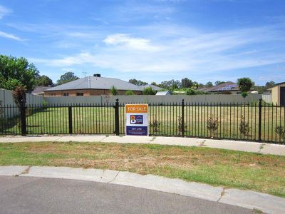 7 Ombana Court, Ascot