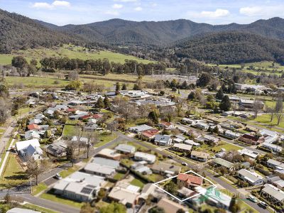 24 Kiewa Crescent, Mount Beauty