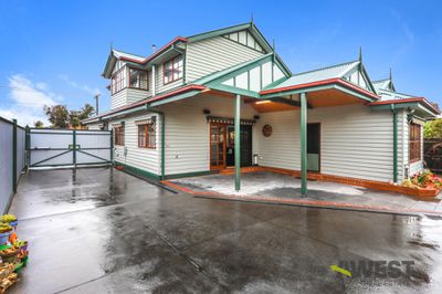 33 Bowes Avenue, Airport West