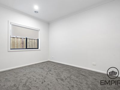 33 Bromeliad Street, Clyde North