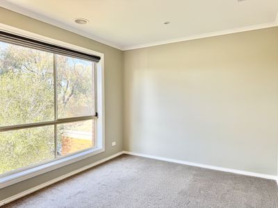 20 Bow Crescent, Manor Lakes