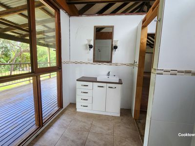 60 Starcke Street, Cooktown