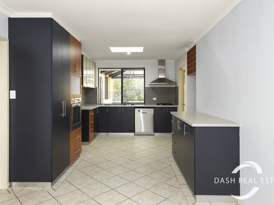 24 Taylor Way, Hillarys