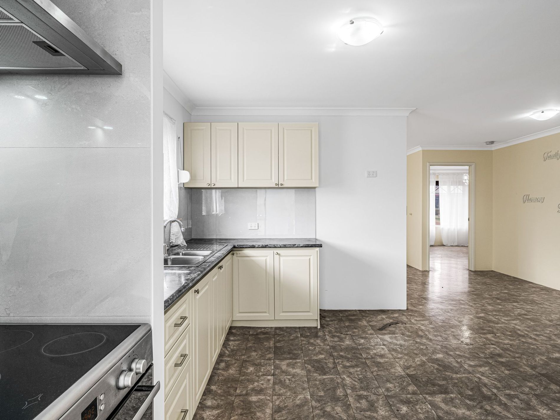 6 Tuscany Place, Caversham
