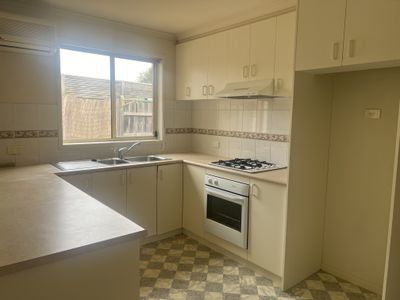 1 / 10 Rotherham Street, Belmont