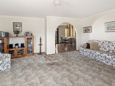 18 Lakeside Drive, Kianga