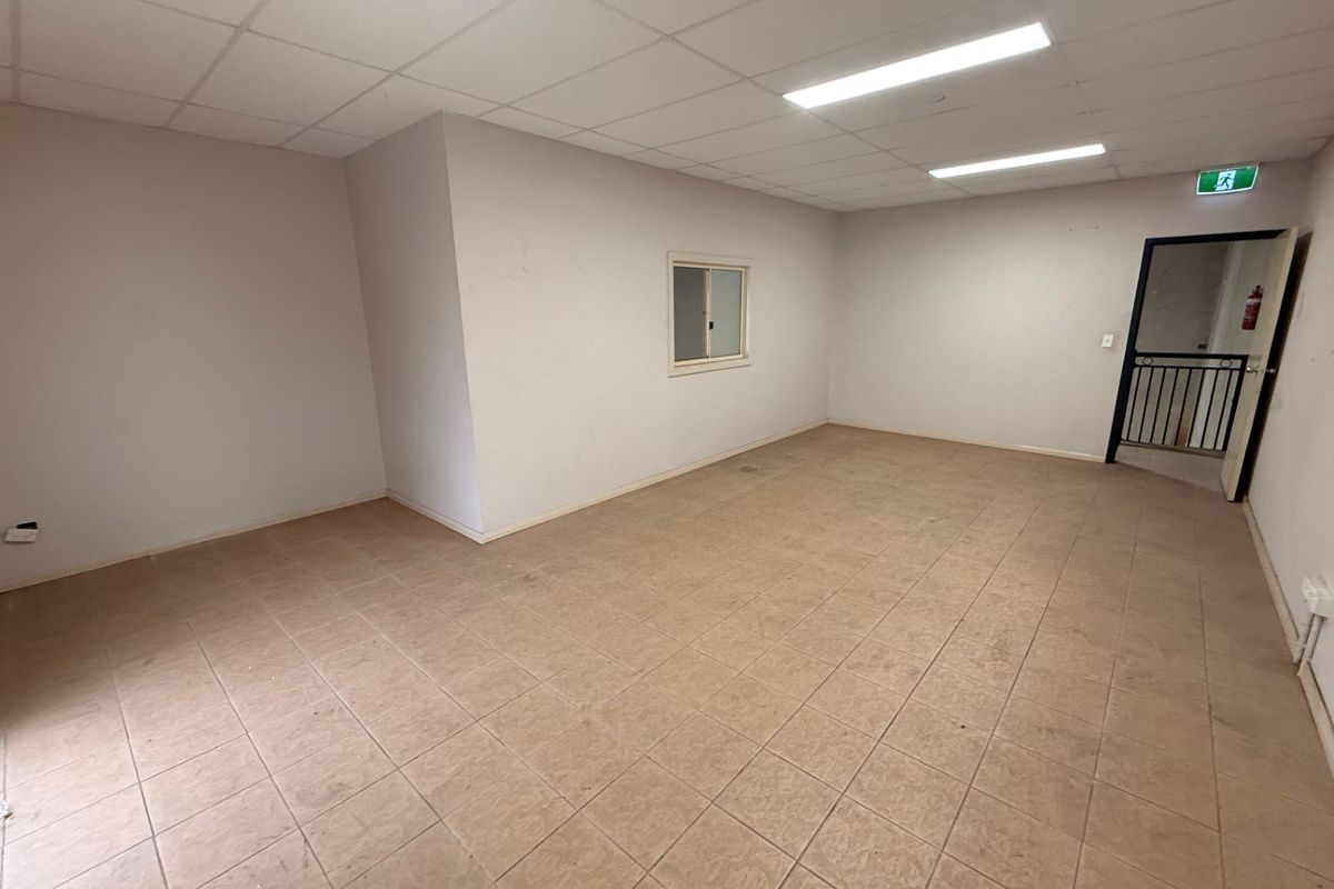 3 / 8 Samantha Place, Smeaton Grange