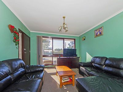 2 / 11A Edgar Street, Werribee