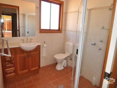 2 Barracks Close, Dubbo
