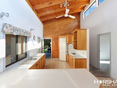 8 Henderson Avenue, Horsham