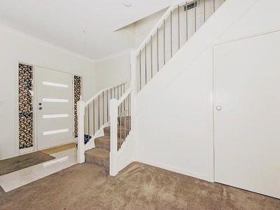 2 / 6 Ozzimo Way, Werribee