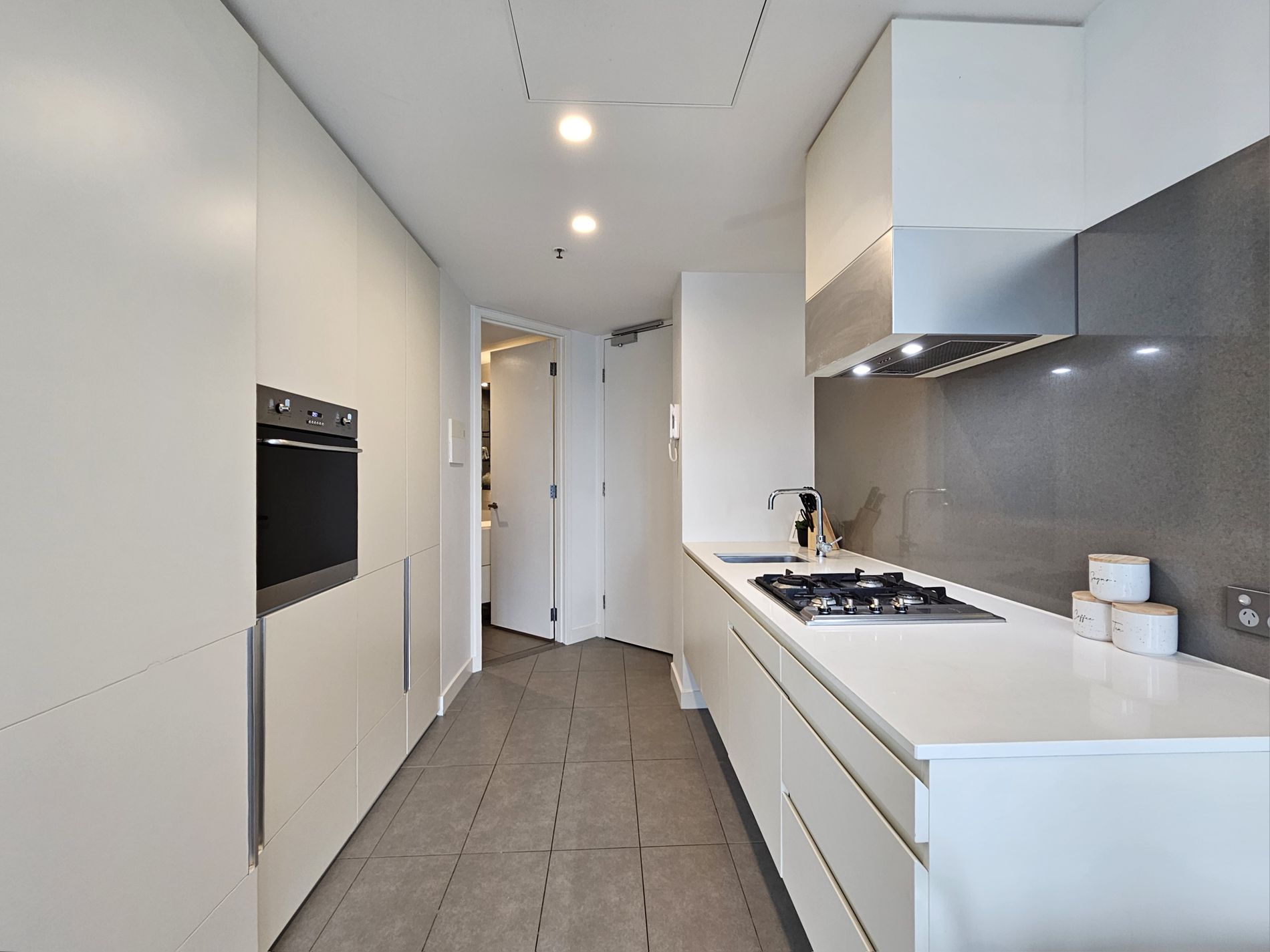 2409 / 105 Clarendon Street, Southbank