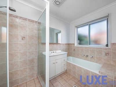 33 Lance Hill Avenue, Dunlop