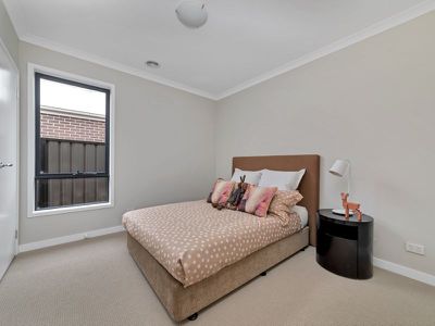 27 Bromeliad Street, Clyde North