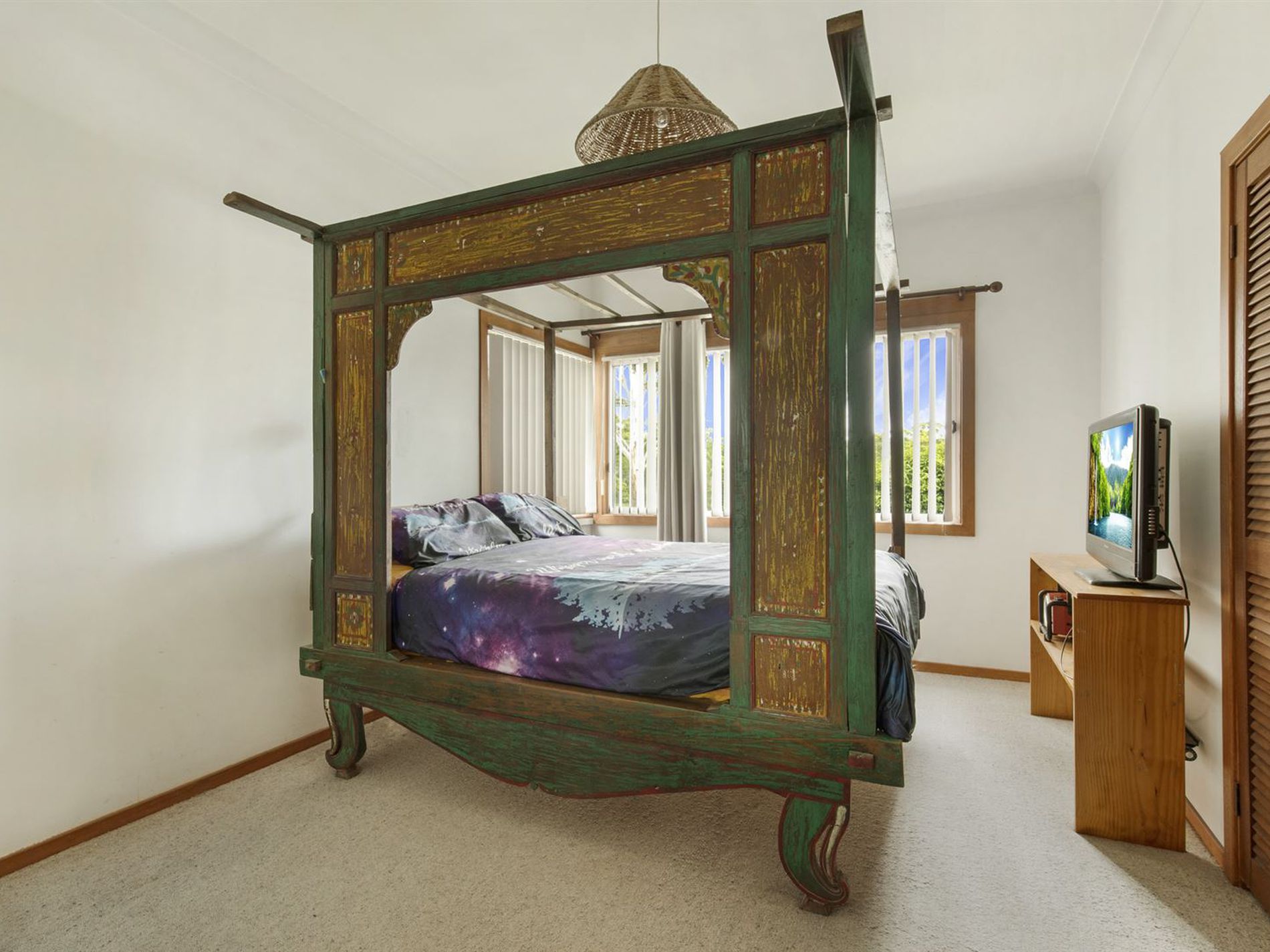 76 Princes Highway, Lake Tabourie