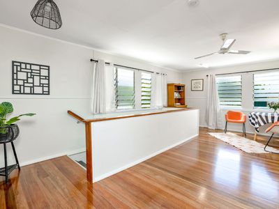 218 Toogood Road, Bayview Heights