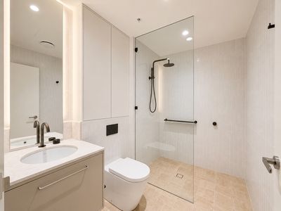 704 / 137 Anzac Parade, Kensington