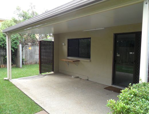 Walk to Noosa River! image 1