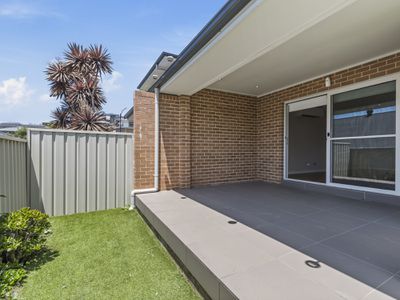 1 / 6 Pinnacle Way, Koonawarra