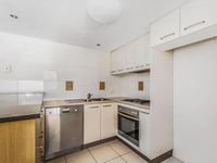 10 Grand Pde , Kawana Island