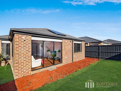 87 Lineham Drive, Cranbourne East