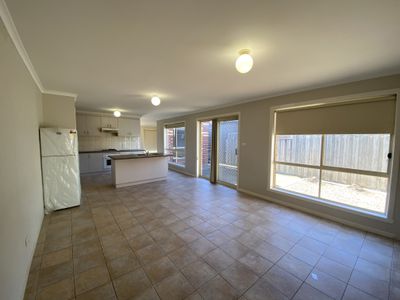 2 / 24 Coolabah Crescent, Hoppers Crossing