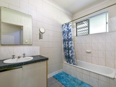 15 Politis Crt, , Moulden