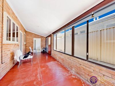 7 May Drive, Nollamara