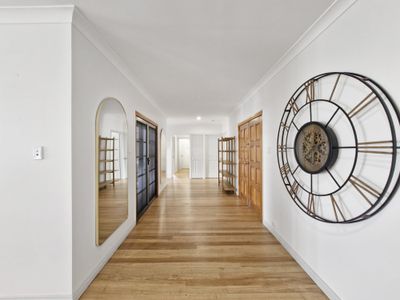 24 Crouch Avenue, Atherton