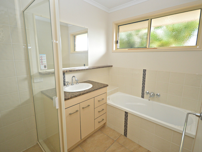14 Topaz Circuit, Urangan