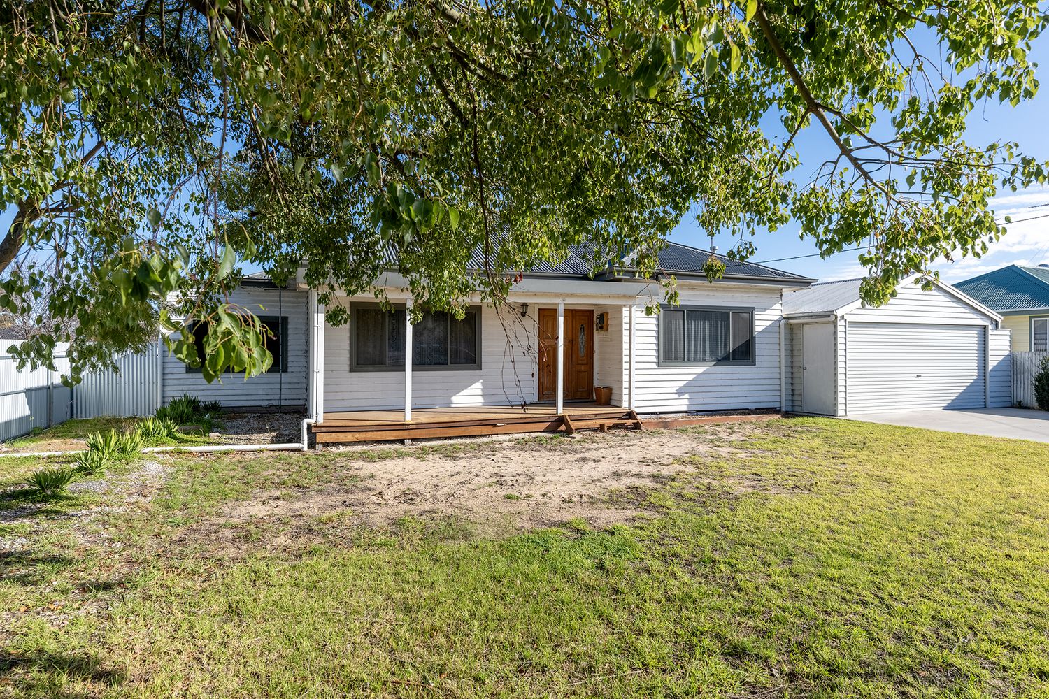 33 Kalkee Rd, Horsham