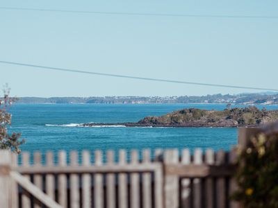 40 Sunset Strip, Manyana