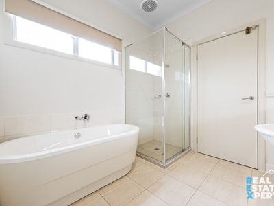 10 Tilbavale Close, Hallam