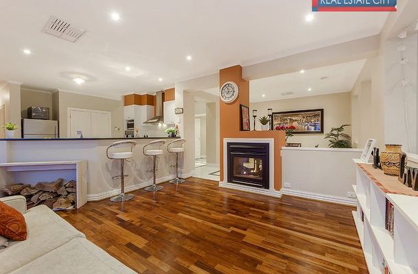 1 The Ridge, Oaklands Junction