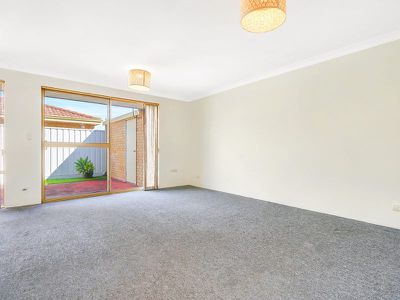 2 / 9 Merope Close, Rockingham