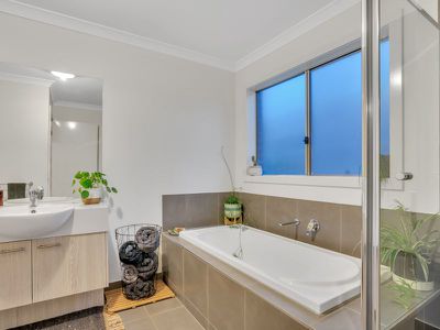35 Barwon Street, Clyde North