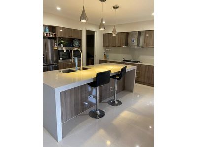 27 Mulholland Drive, Tarneit