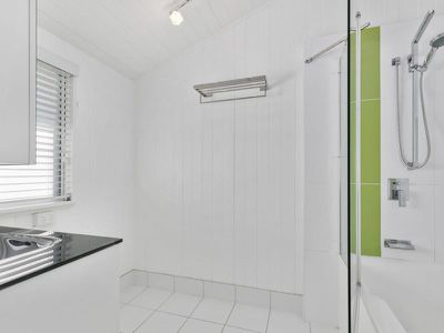 1 / 120 Cypress, Torquay