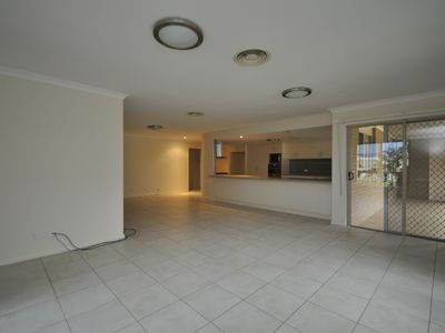 17 William Farrier Drive, Dubbo