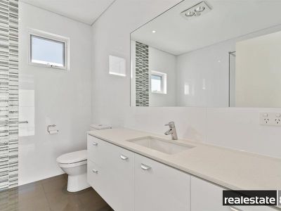 18 / 12 Sonnet Close, Woodlands
