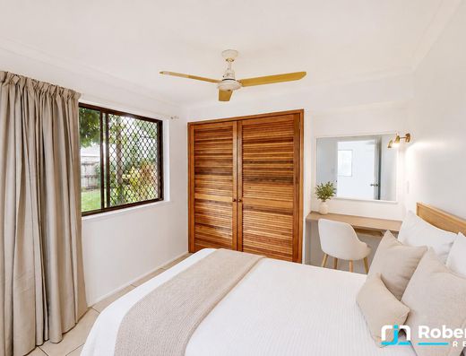  Tewantin ground floor unit, short walk to shops image 8