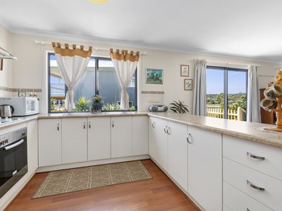 10 Resolute Avenue, Normanville