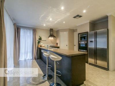 18 Liriope Parkway, Sinagra