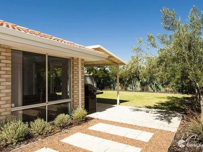 8  Nooyan Close, South Guildford