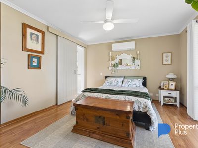 32 Mistletoe Street, Golden Square