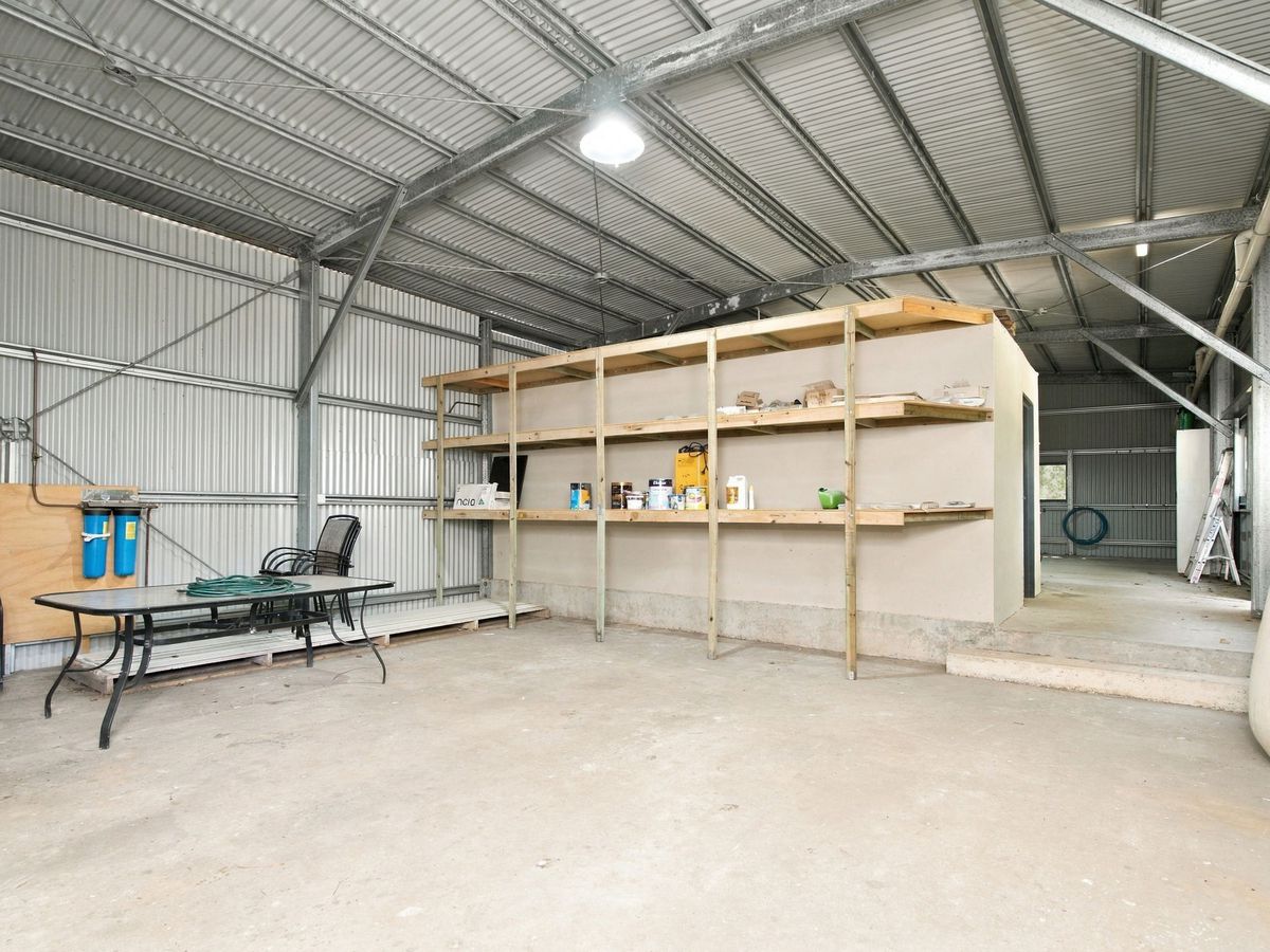 189 Coopers Lane West, Main Arm